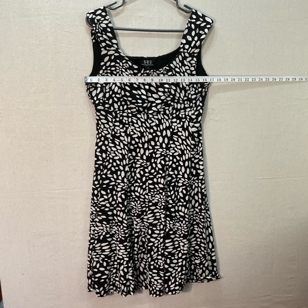 NEW WOMAN DESIGN Black & White Print Scoop Neck DRESS —- Large A++
